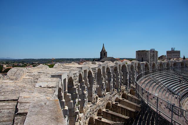 village autour Vers-Pont-du-Gard