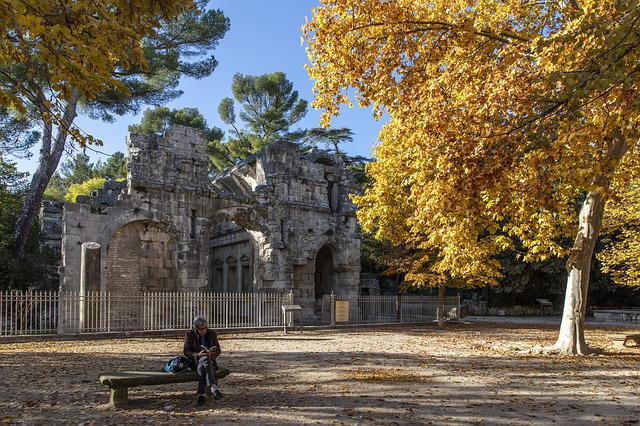 Visiter Nîmes à pied