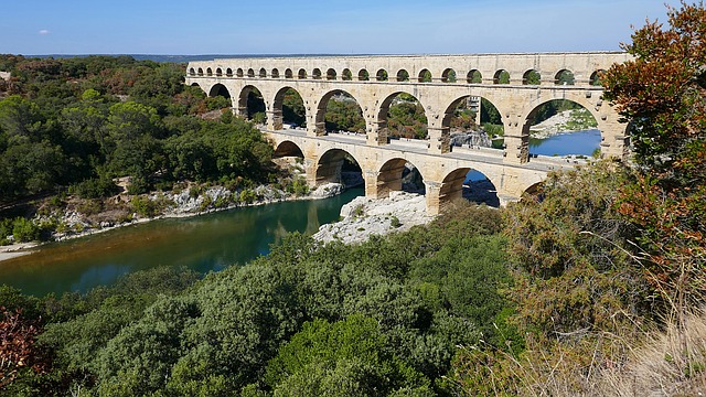 village autour Vers-Pont-du-Gard 