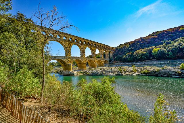 Comment le pont du gard a été construit