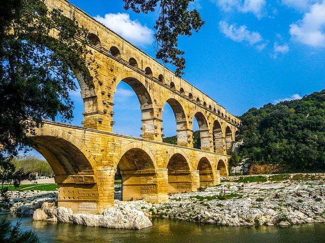 Comment aller de nîmes au pont du gard